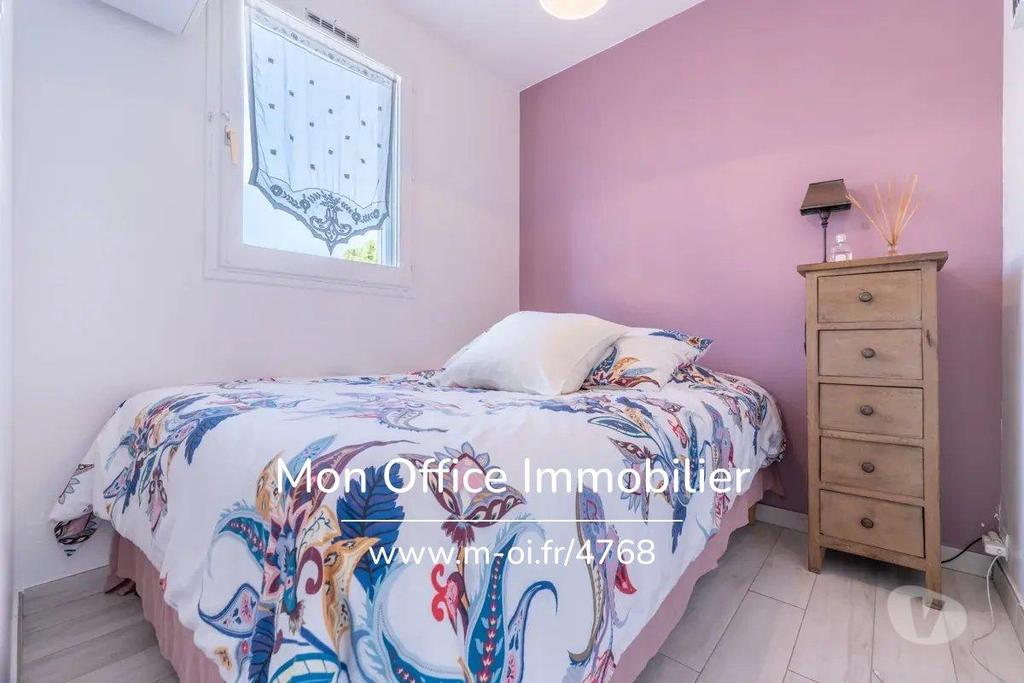 Appartements à vendre Var Sanary sur Mer - 83110 - Photos Vivastreet (4785-MDI.) Référence : 4785-MDI. - Appartement 2 pièces à 6...