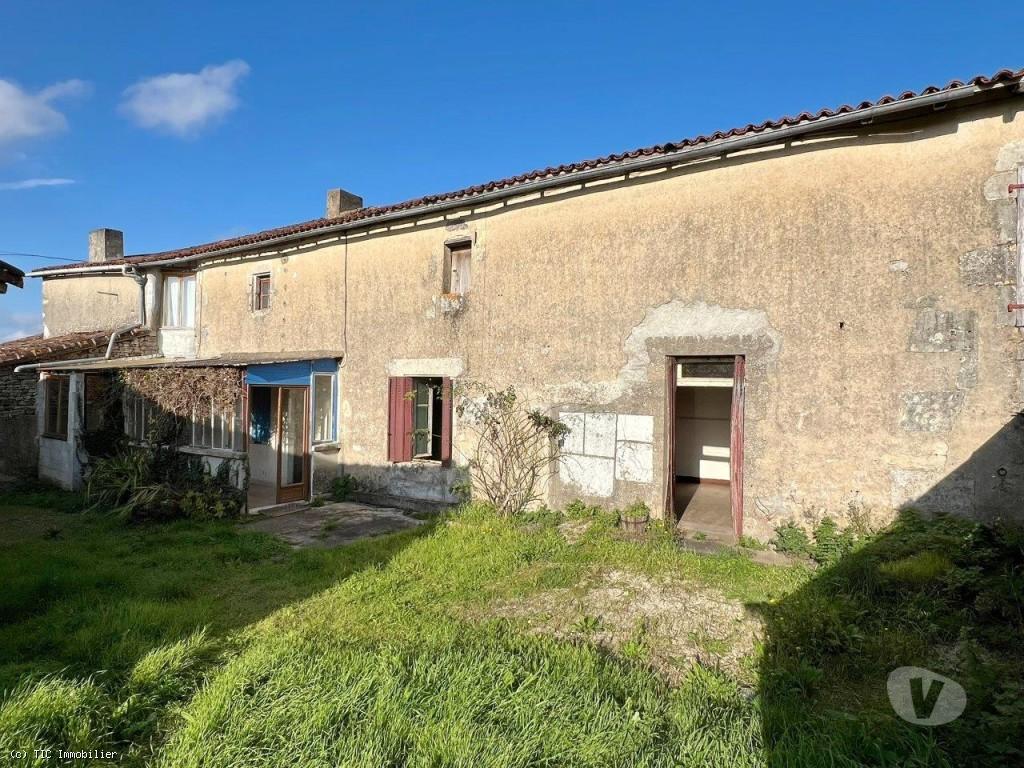 Vente Maison Vienne Civray - 86400 - Photos Vivastreet Ensemble de 2 Maisons avec Terrain et Dépendances