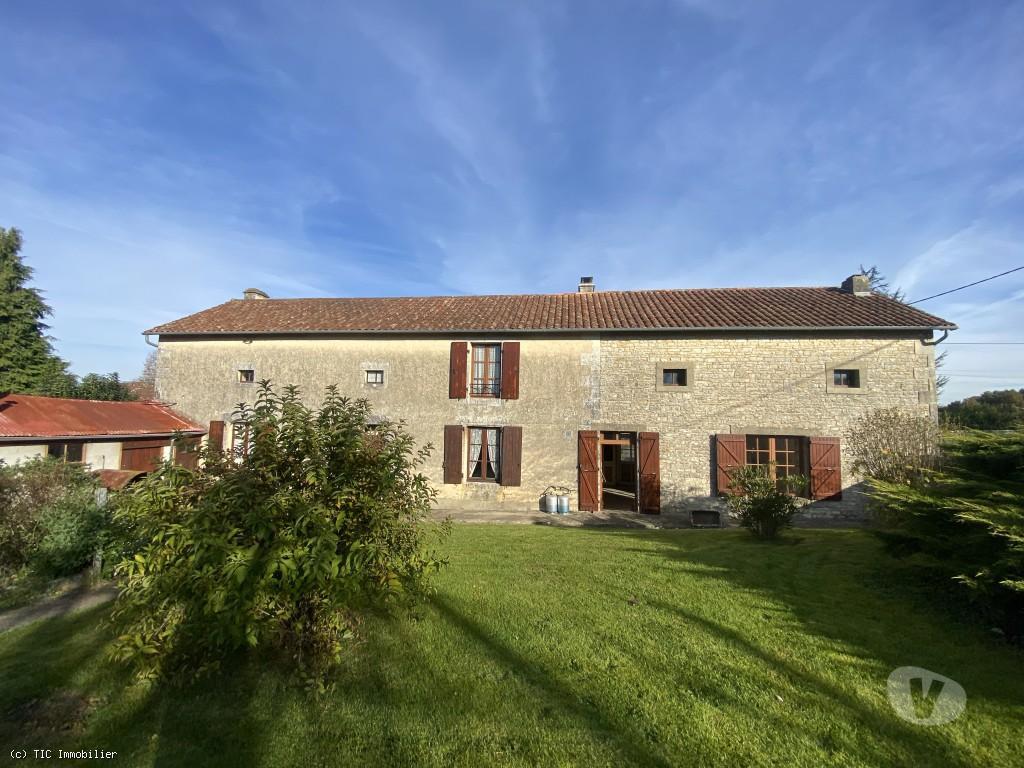 Vente Maison Charente Nanteuil en Vallee - Photos Vivastreet Belle Maison de Village près de Nanteuil en Vallée