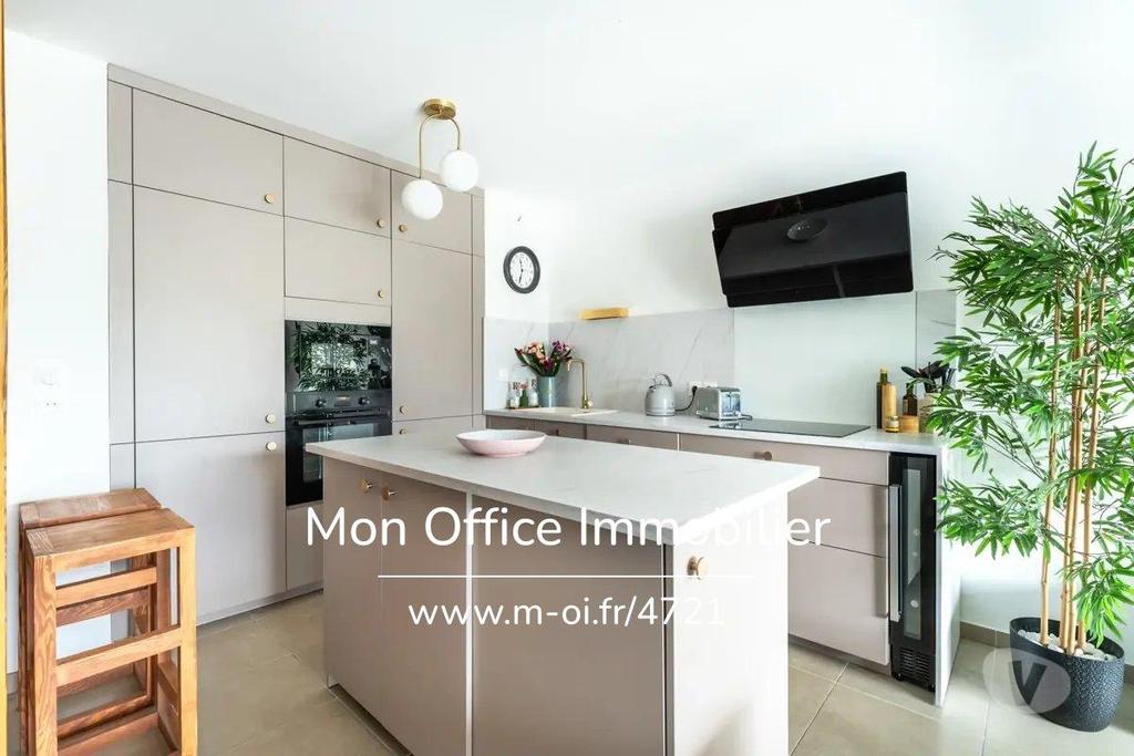 Appartements à vendre Bouches-du-Rhône Plan de Cuques - 13380 - Photos Vivastreet (4721-SCA.) Référence : 4721-SCA. - Appartement 3 pièces