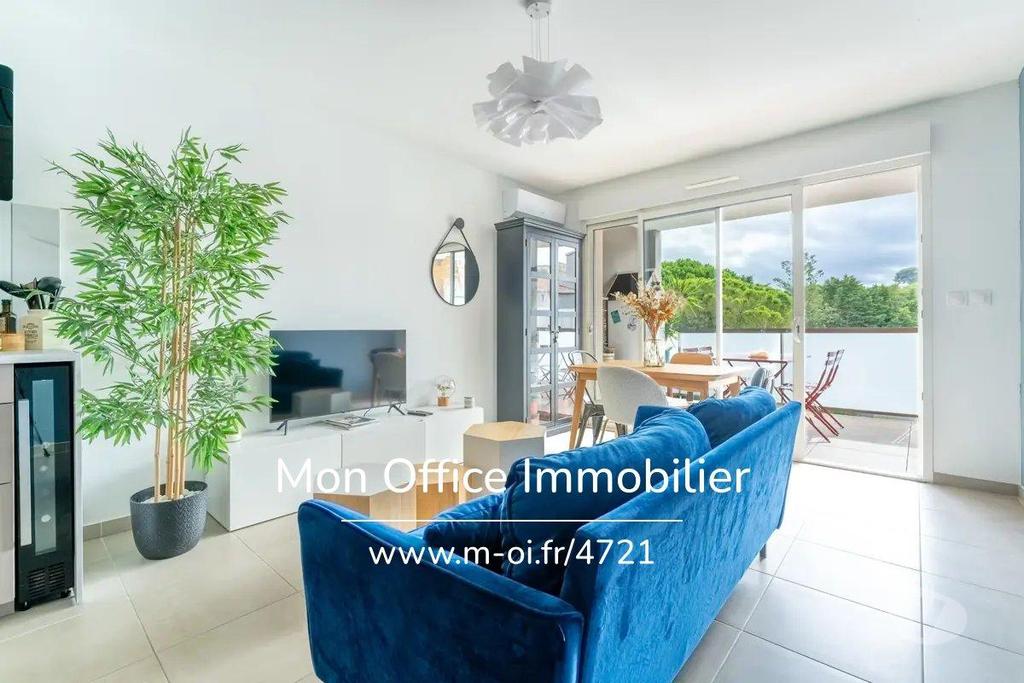 Appartements à vendre Bouches-du-Rhône Plan de Cuques - 13380 - Photos Vivastreet (4721-SCA.) Référence : 4721-SCA. - Appartement 3 pièces