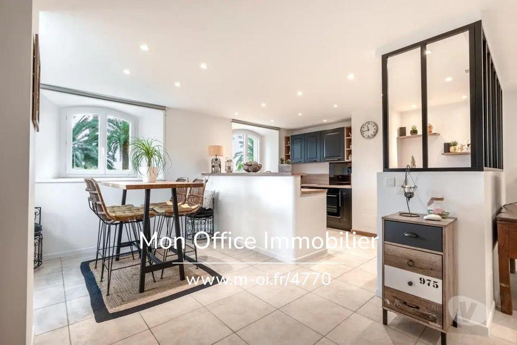 Appartements à vendre Var St Raphael - 83700 - Photos Vivastreet (4770-SIC.) Référence : 4770-SIC. - Très bel appartement...