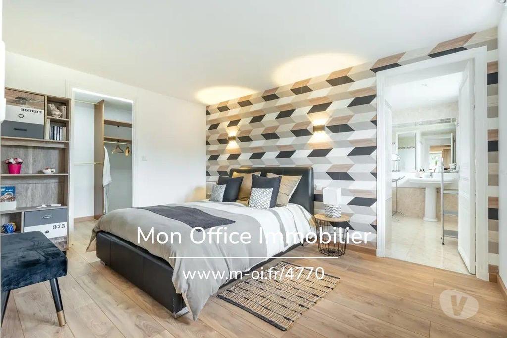 Appartements à vendre Var St Raphael - 83700 - Photos Vivastreet (4770-SIC.) Référence : 4770-SIC. - Très bel appartement...
