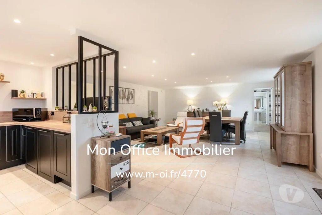 Appartements à vendre Var St Raphael - 83700 - Photos Vivastreet (4770-SIC.) Référence : 4770-SIC. - Très bel appartement...