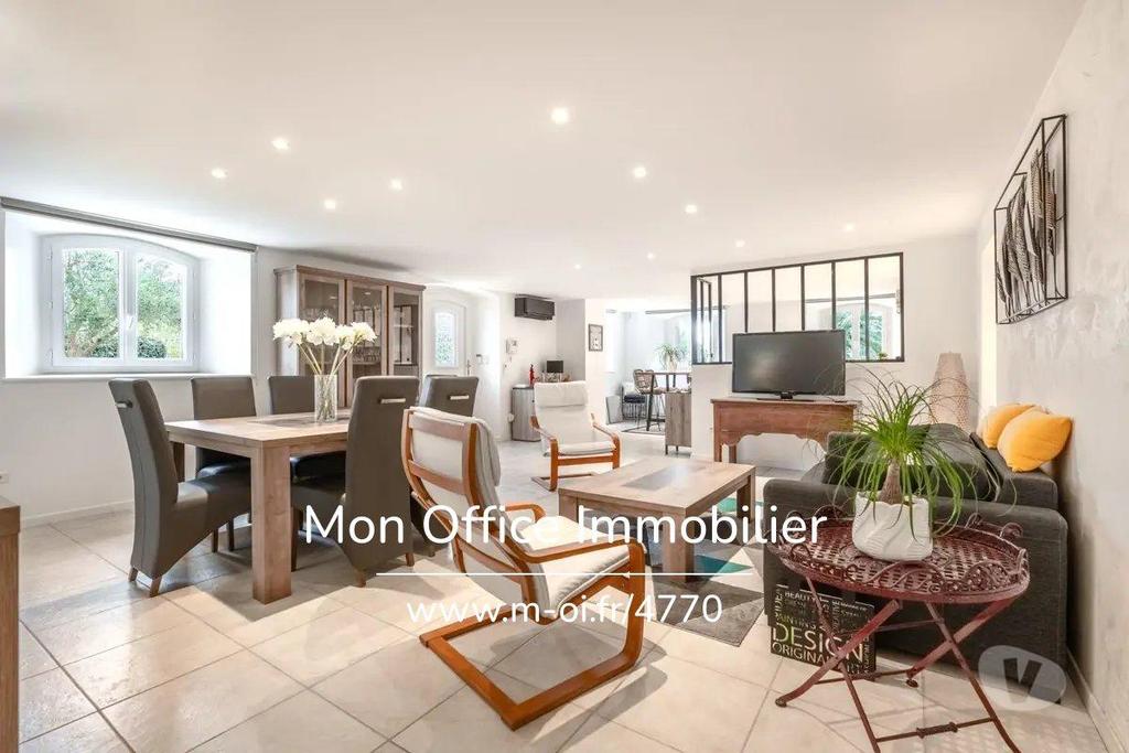 Appartements à vendre Var St Raphael - 83700 - Photos Vivastreet (4770-SIC.) Référence : 4770-SIC. - Très bel appartement...
