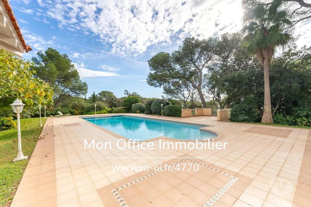 Appartements à vendre Var St Raphael - 83700 - Photos Vivastreet (4770-SIC.) Référence : 4770-SIC. - Très bel appartement...