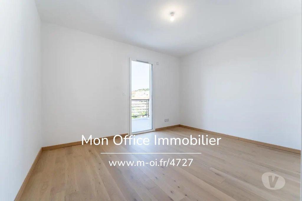 Appartements à vendre Bouches-du-Rhône Marseille - Photos Vivastreet (4727-AMA) Référence : 4727-AMA - Appartement T4 - Terrasse -...