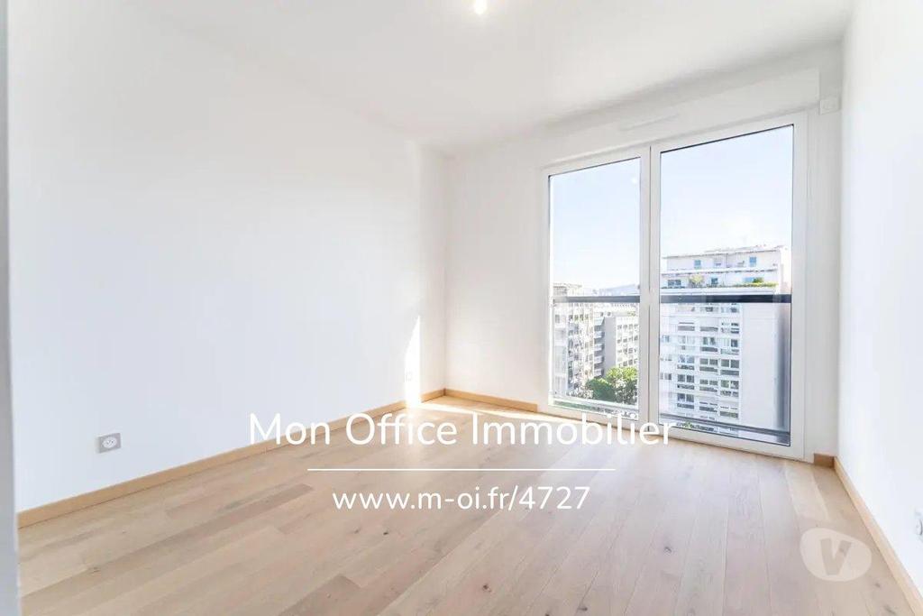Appartements à vendre Bouches-du-Rhône Marseille - Photos Vivastreet (4727-AMA) Référence : 4727-AMA - Appartement T4 - Terrasse -...