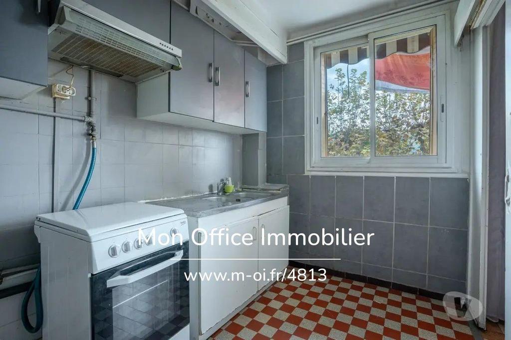 Appartements à vendre Bouches-du-Rhône Marseille - Photos Vivastreet (4813-SCA.) Référence : 4813-SCA. - Appartement 4 pièces...