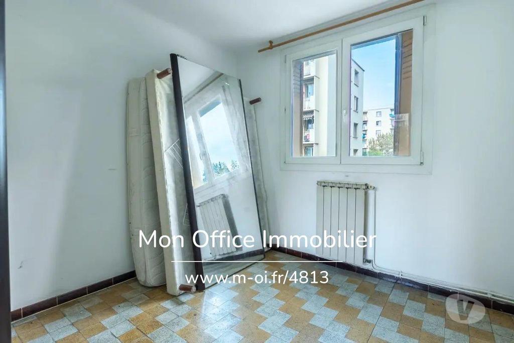 Appartements à vendre Bouches-du-Rhône Marseille - Photos Vivastreet (4813-SCA.) Référence : 4813-SCA. - Appartement 4 pièces...