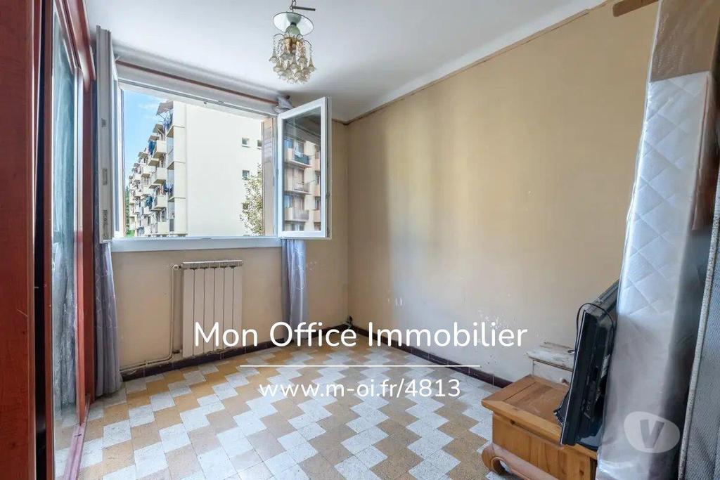 Appartements à vendre Bouches-du-Rhône Marseille - Photos Vivastreet (4813-SCA.) Référence : 4813-SCA. - Appartement 4 pièces...
