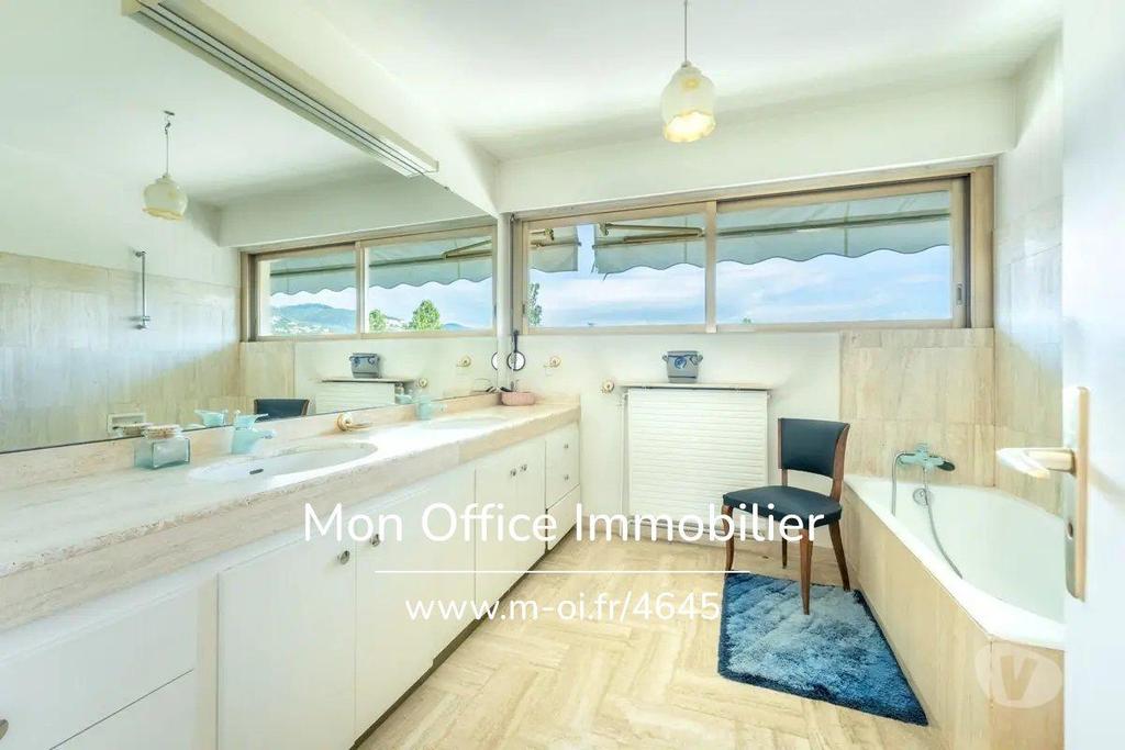 Appartements à vendre Alpes-Maritimes Mandelieu la Napoule - 06210 - Photos Vivastreet (4645-SIC) Référence : 4645-SIC - Appartement d'exception vue...