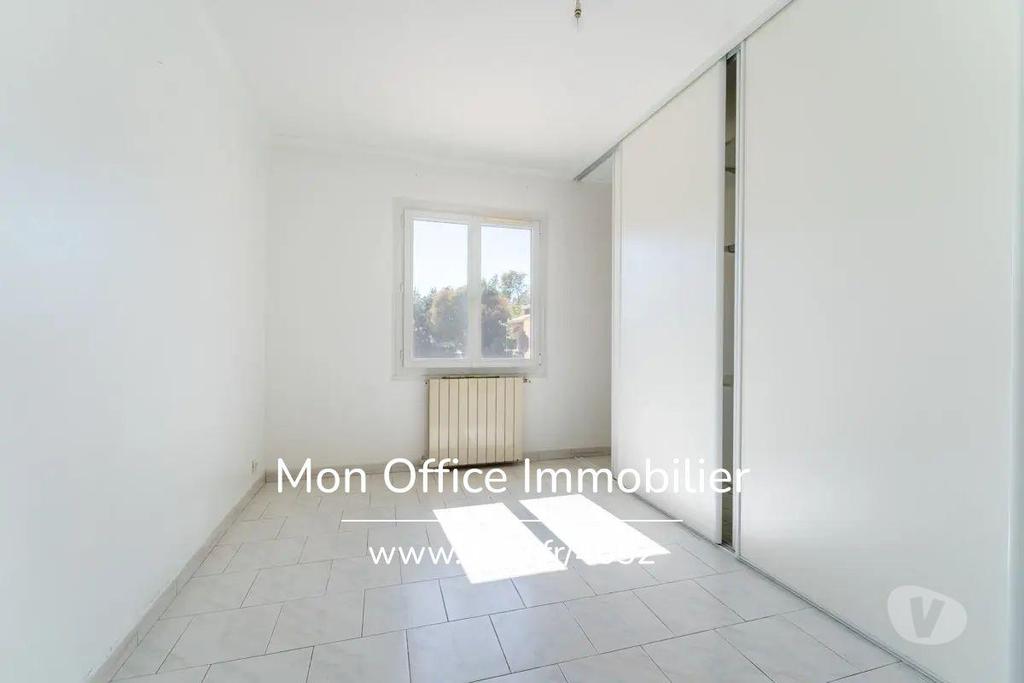 Appartements à vendre Bouches-du-Rhône Marseille - Photos Vivastreet (4652-LLE.) Référence : 4652-LLE. - Appartement 4 pièces ...