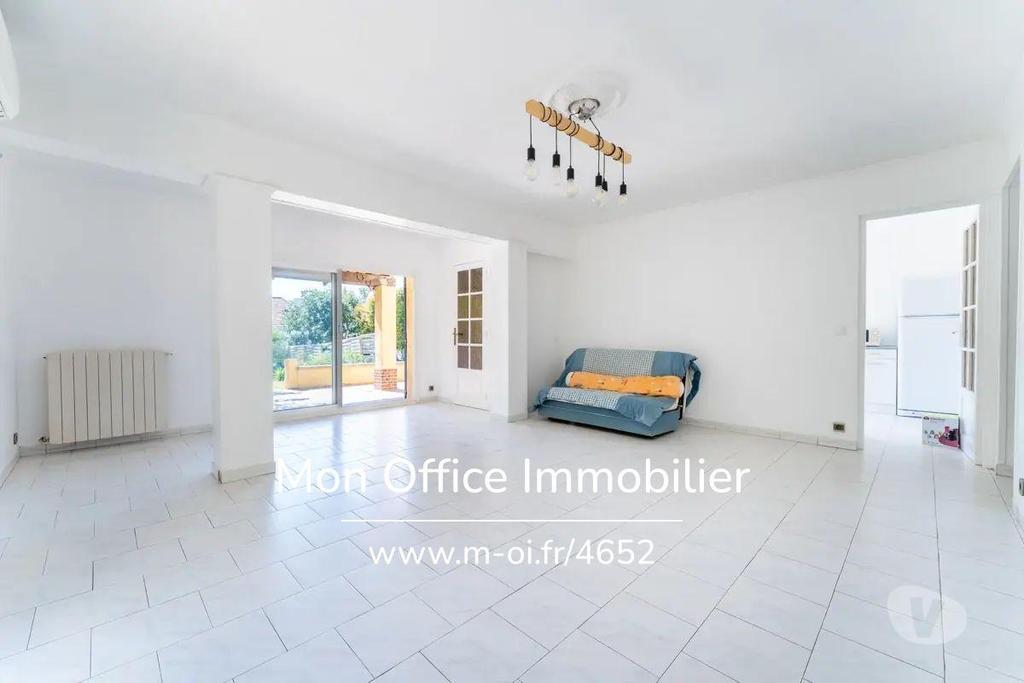 Appartements à vendre Bouches-du-Rhône Marseille - Photos Vivastreet (4652-LLE.) Référence : 4652-LLE. - Appartement 4 pièces ...