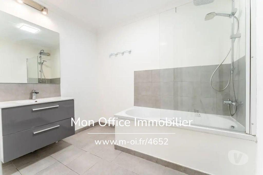 Appartements à vendre Bouches-du-Rhône Marseille - Photos Vivastreet (4652-LLE.) Référence : 4652-LLE. - Appartement 4 pièces ...