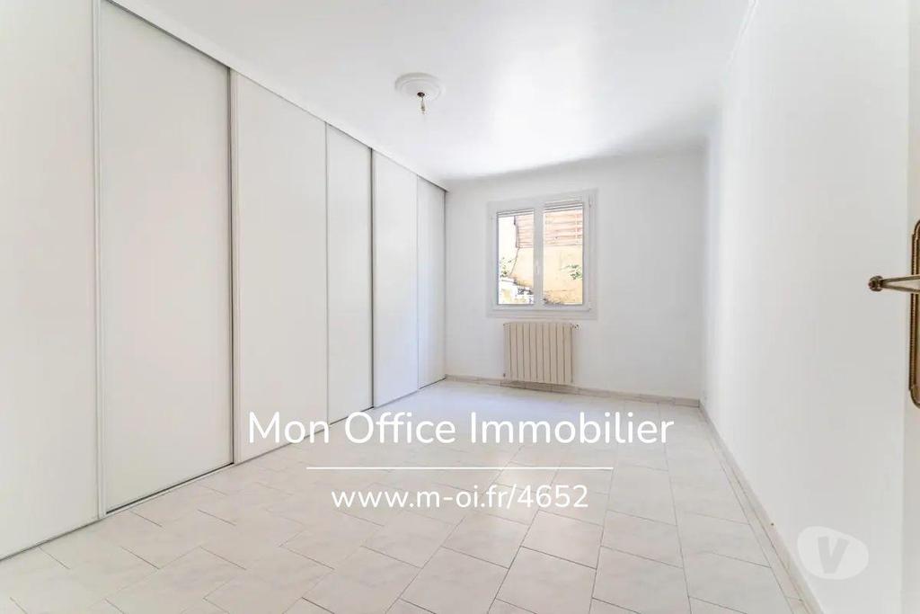 Appartements à vendre Bouches-du-Rhône Marseille - Photos Vivastreet (4652-LLE.) Référence : 4652-LLE. - Appartement 4 pièces ...