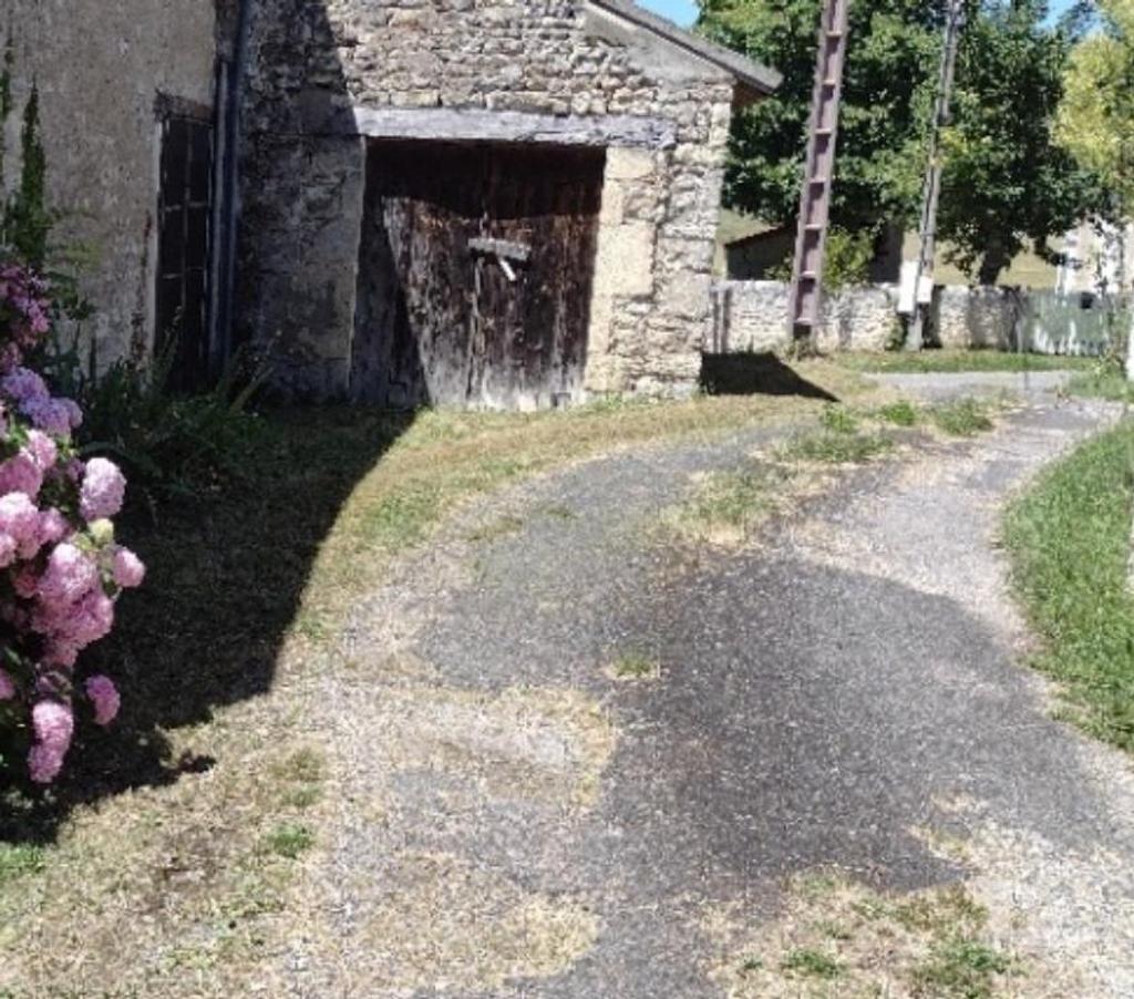 Vente Maison Allier Vicq - 03450 - Photos Vivastreet Propriété sur Vicq 03450 (3000m² avec dépendances)