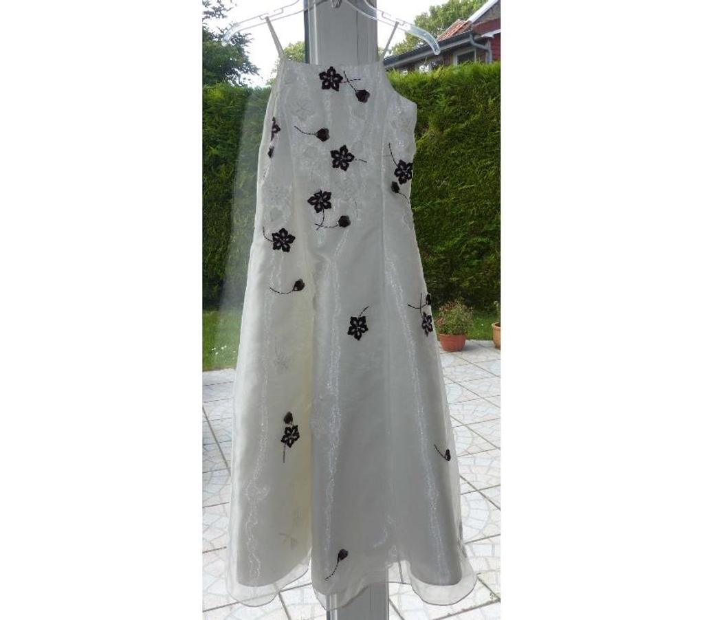 Vêtements occasion Pas-de-Calais St Leonard - 62360 - Photos Vivastreet Robe Blanche + Boléro Blanc