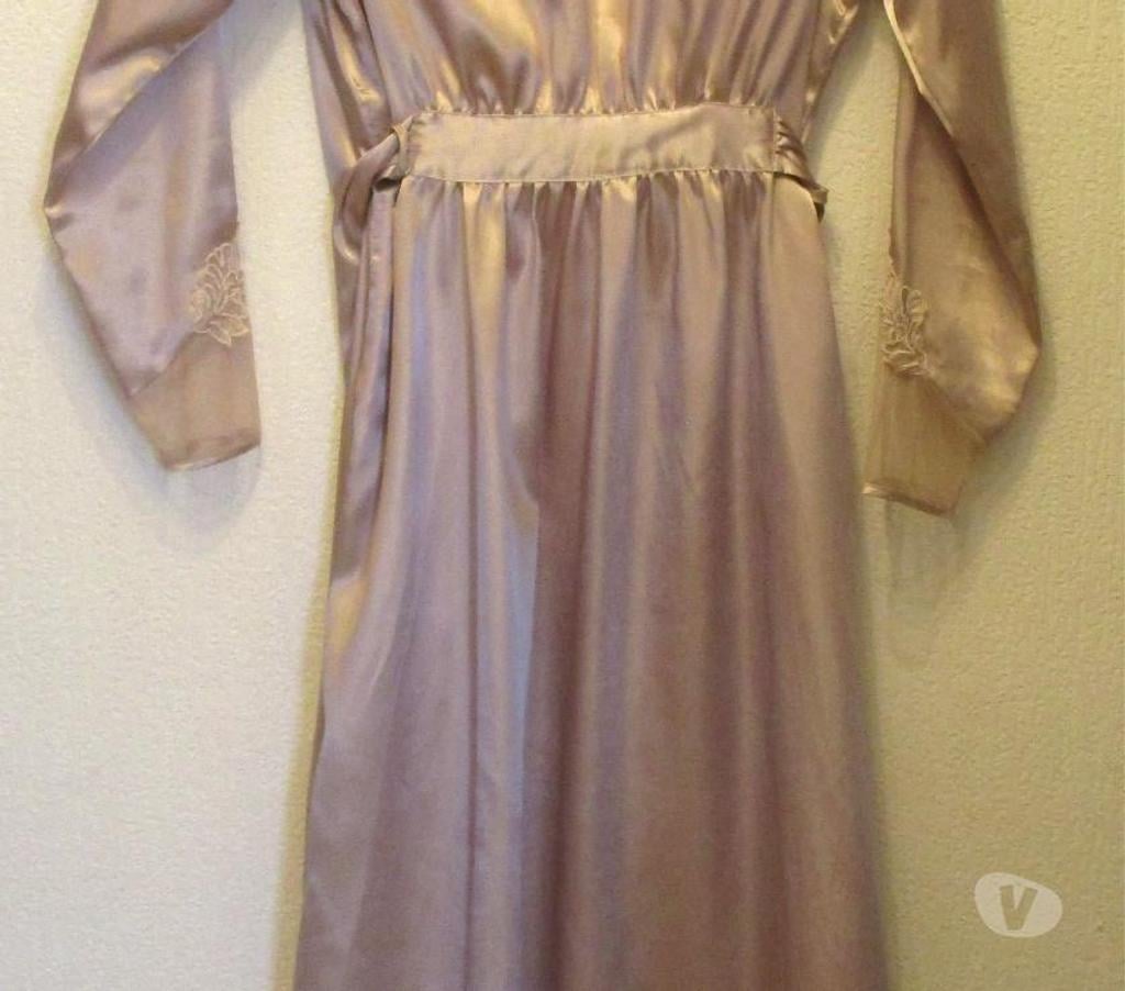 Vêtements occasion Bouches-du-Rhône Marseille - Photos Vivastreet Robe de chambre crèmerose