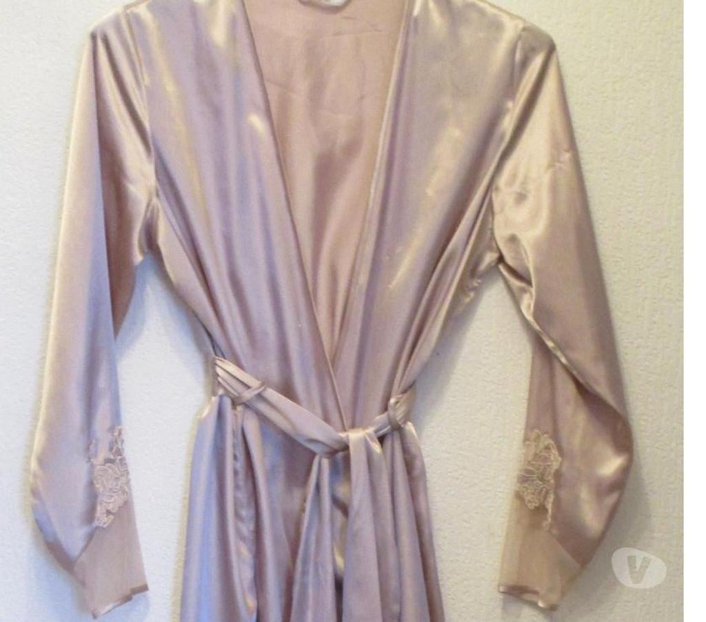 Vêtements occasion Bouches-du-Rhône Marseille - Photos Vivastreet Robe de chambre crèmerose