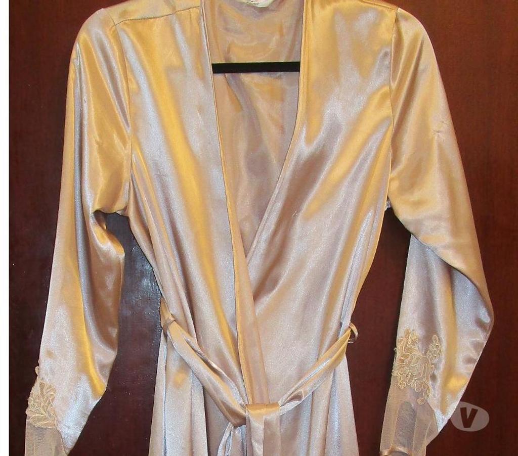 Vêtements occasion Bouches-du-Rhône Marseille - Photos Vivastreet Robe de chambre crèmerose