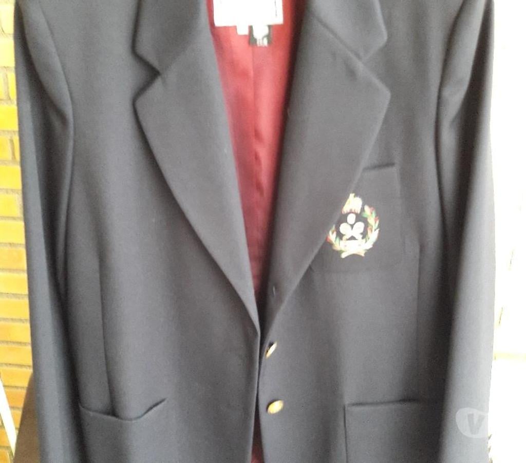 Vêtements occasion Haute-Garonne Castelginest - 31780 - Photos Vivastreet vends blazers noirs marine