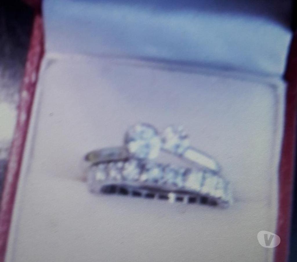 Bijoux occasion Haute-Garonne Castelginest - 31780 - Photos Vivastreet vends alliance + bague brillants