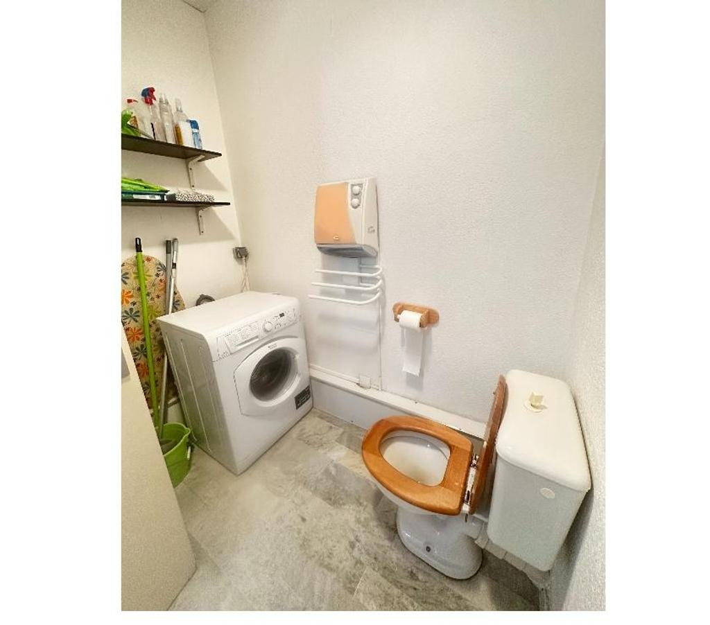 Appartements à vendre Bouches-du-Rhône Marseille - Photos Vivastreet Joli studio meublé 21 m2 av du Prado au calme côté jardin