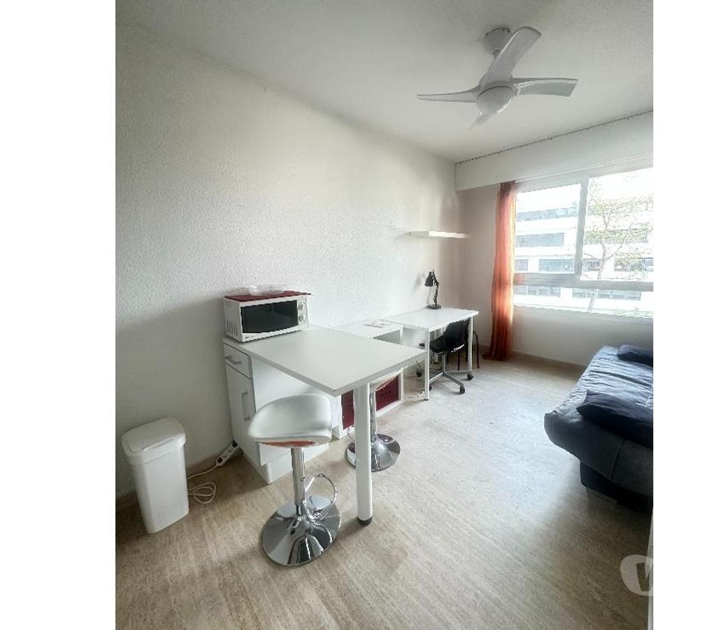Appartements à vendre Bouches-du-Rhône Marseille - Photos Vivastreet Joli studio meublé 21 m2 av du Prado au calme côté jardin
