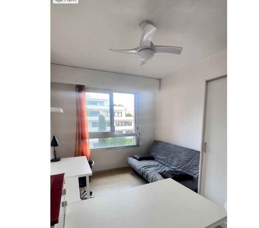 Appartements à vendre Bouches-du-Rhône Marseille - Photos Vivastreet Joli studio meublé 21 m2 av du Prado au calme côté jardin