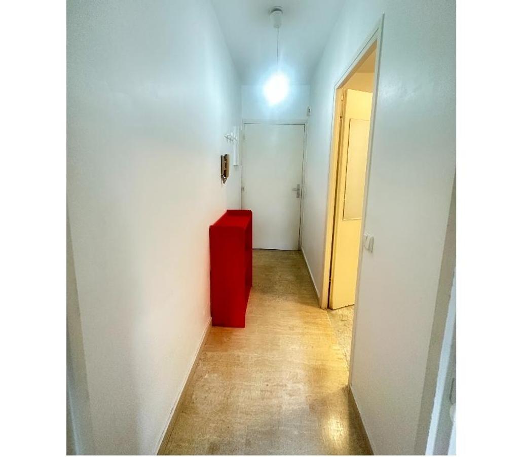 Appartements à vendre Bouches-du-Rhône Marseille - Photos Vivastreet Joli studio meublé 21 m2 av du Prado au calme côté jardin