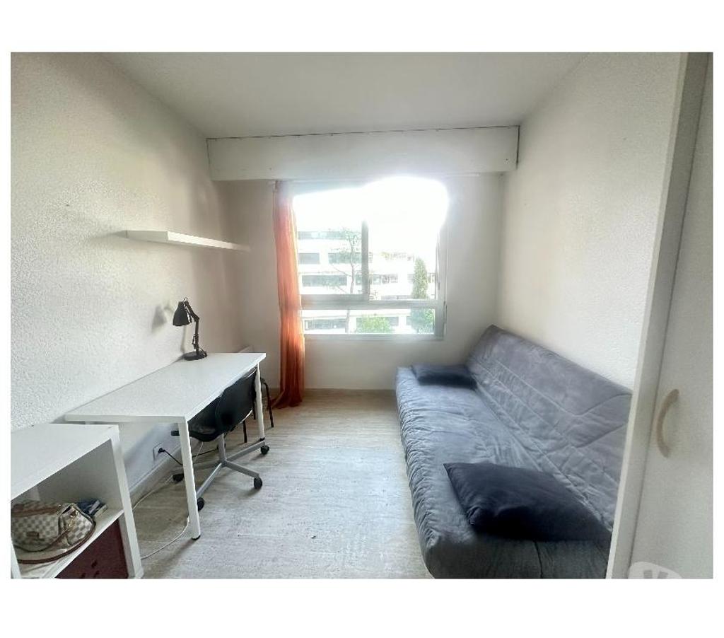 Appartements à vendre Bouches-du-Rhône Marseille - Photos Vivastreet Joli studio meublé 21 m2 av du Prado au calme côté jardin