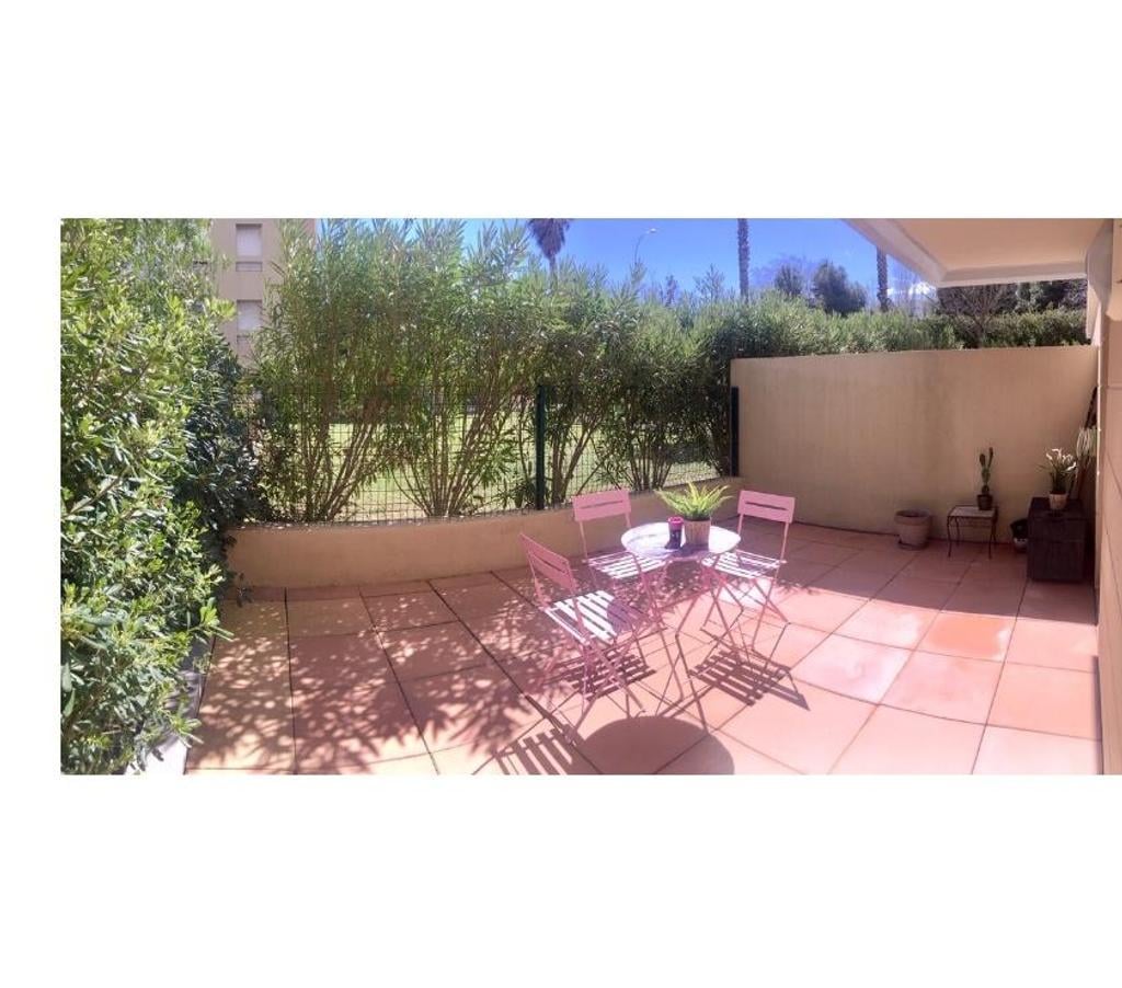 Appartements à vendre Bouches-du-Rhône Marseille - Photos Vivastreet JOLI T1 26M2 RDJ +TERRASSE 21 M2+PRKG BONNEVEINE