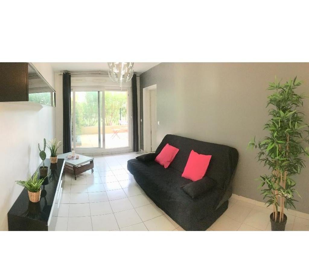 Appartements à vendre Bouches-du-Rhône Marseille - Photos Vivastreet JOLI T1 26M2 RDJ +TERRASSE 21 M2+PRKG BONNEVEINE