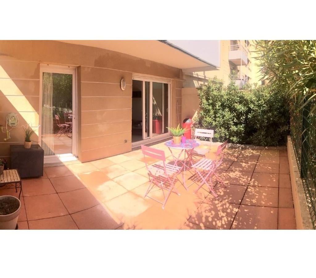 Appartements à vendre Bouches-du-Rhône Marseille - Photos Vivastreet JOLI T1 26M2 RDJ +TERRASSE 21 M2+PRKG BONNEVEINE