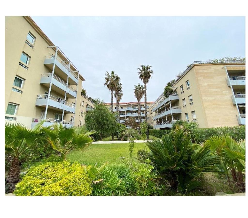 Appartements à vendre Bouches-du-Rhône Marseille - Photos Vivastreet JOLI T1 26M2 RDJ +TERRASSE 21 M2+PRKG BONNEVEINE