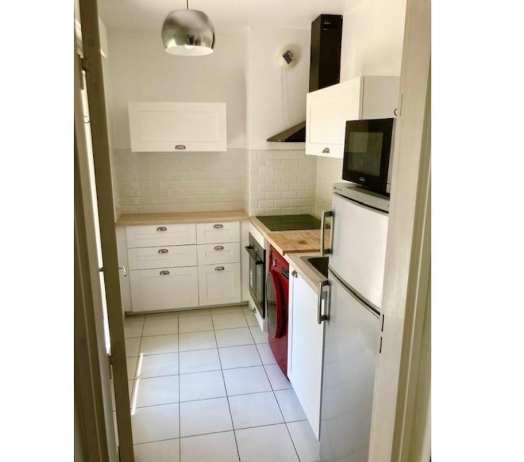 Appartements à vendre Bouches-du-Rhône Marseille - Photos Vivastreet JOLI T1 26M2 RDJ +TERRASSE 21 M2+PRKG BONNEVEINE