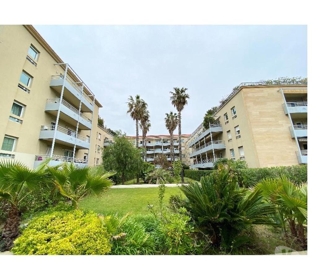 Appartements à vendre Bouches-du-Rhône Marseille - Photos Vivastreet JOLI T1 26M2 RDJ +TERRASSE 21 M2+PRKG BONNEVEINE