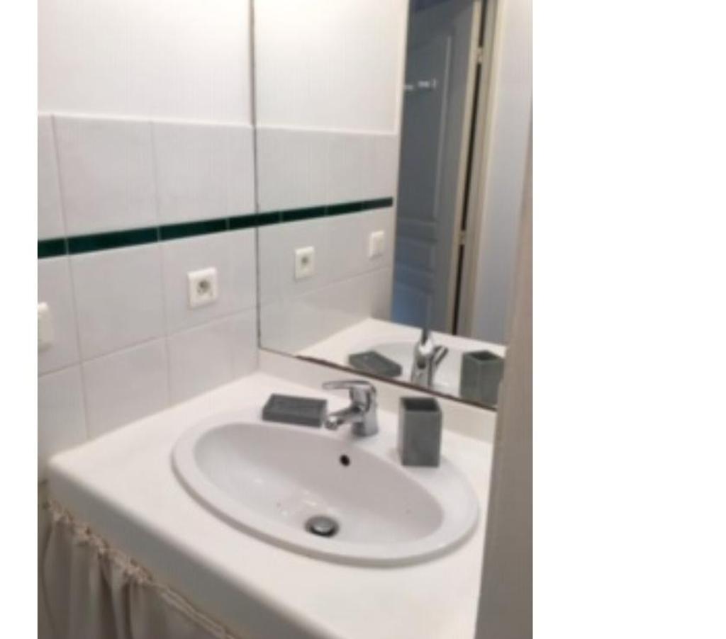 Appartements à vendre Bouches-du-Rhône Marseille - Photos Vivastreet JOLI T1 26M2 RDJ +TERRASSE 21 M2+PRKG BONNEVEINE