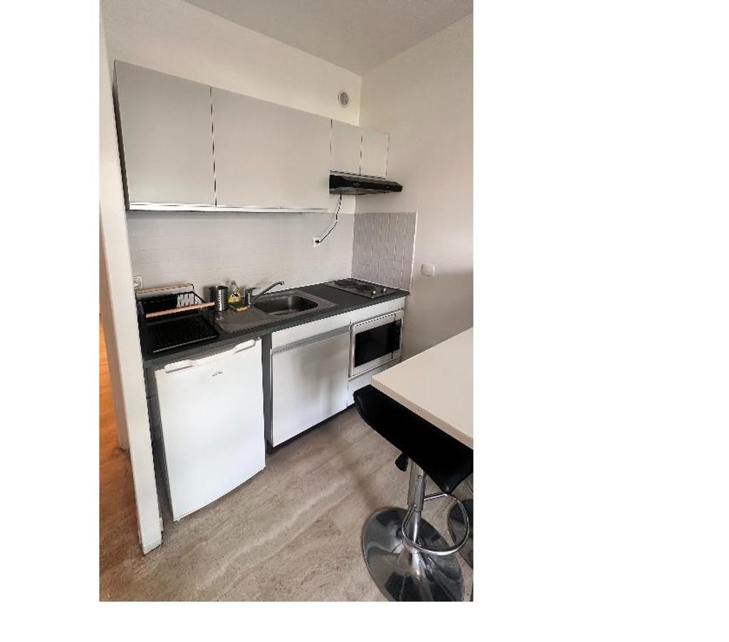 Appartements à vendre Bouches-du-Rhône Marseille - Photos Vivastreet Joli studio au Prado , Possibilité activité libérale