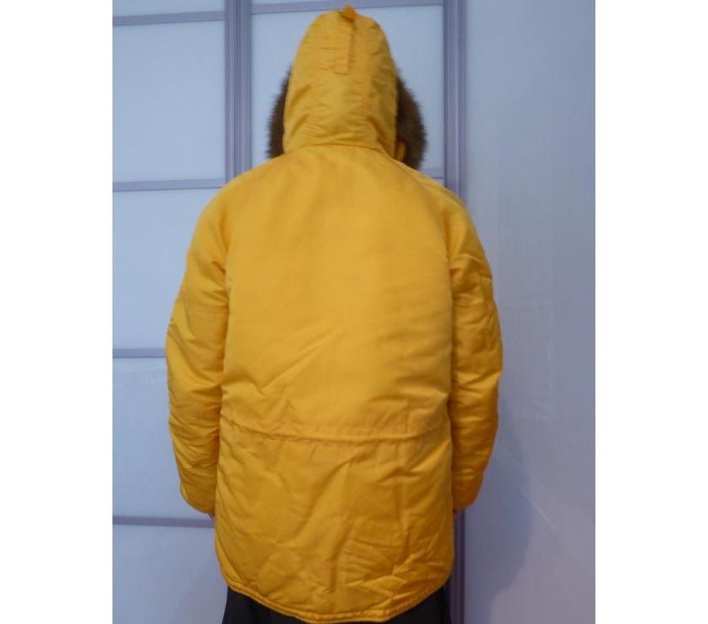 Vêtements occasion Essonne Bievres - 91570 - Photos Vivastreet Anorak en parfait état taille M