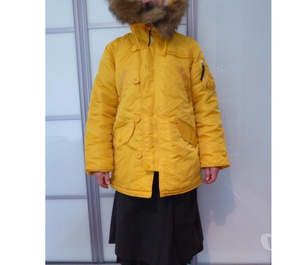Vêtements occasion Essonne Bievres - 91570 - Photos Vivastreet Anorak en parfait état taille M