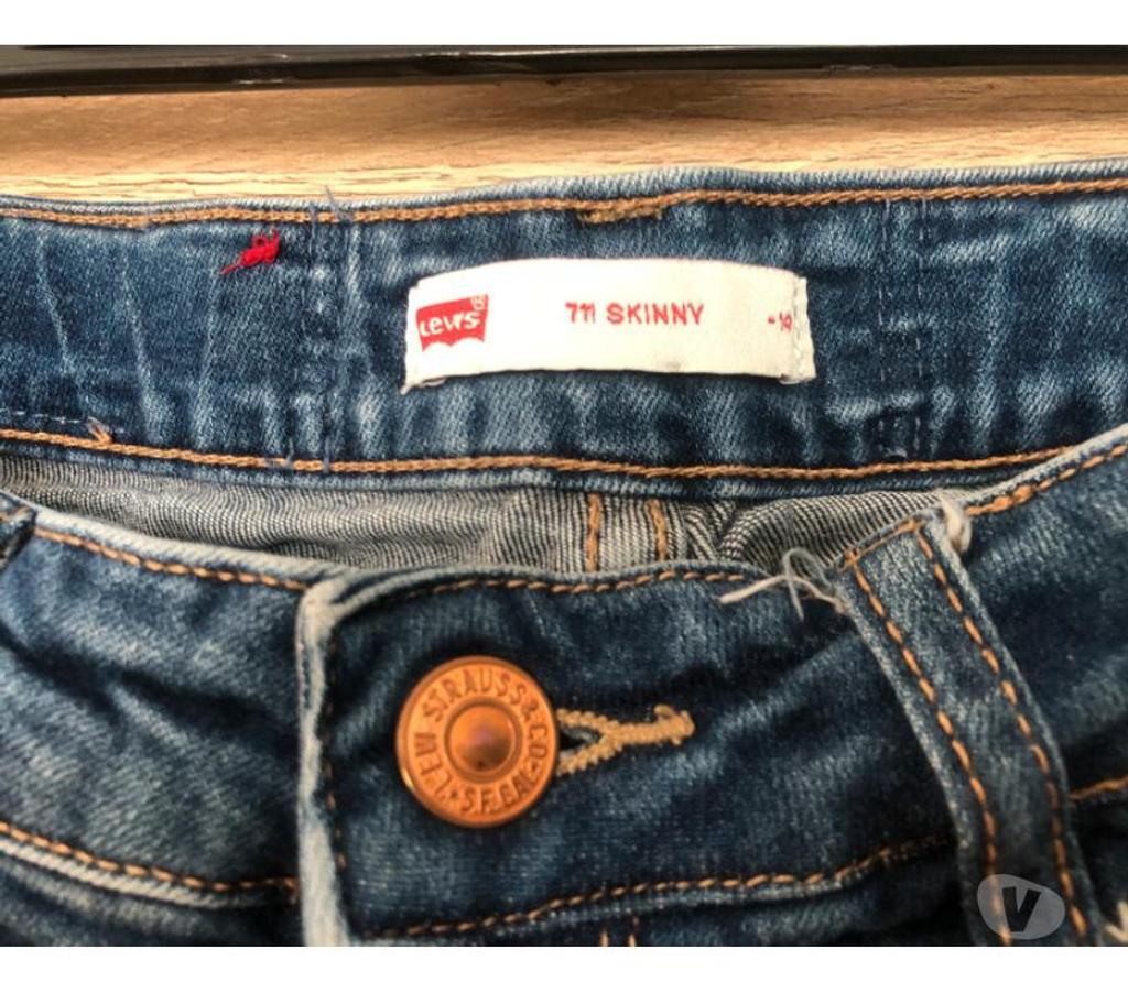 Vêtements occasion Nord Wasquehal - 59290 - Photos Vivastreet Jean Levi's Strauss (taille 14 ans)