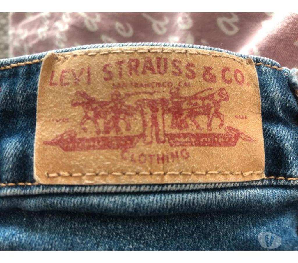 Vêtements occasion Nord Wasquehal - 59290 - Photos Vivastreet Jean Levi's Strauss (taille 14 ans)