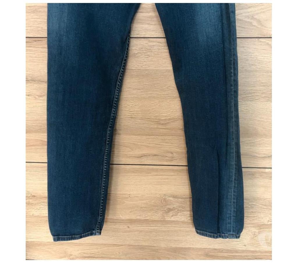 Vêtements occasion Nord Wasquehal - 59290 - Photos Vivastreet Jean Levi's Strauss (taille 14 ans)