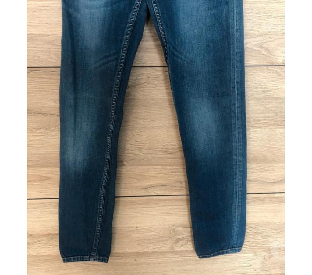 Vêtements occasion Nord Wasquehal - 59290 - Photos Vivastreet Jean Levi's Strauss (taille 14 ans)