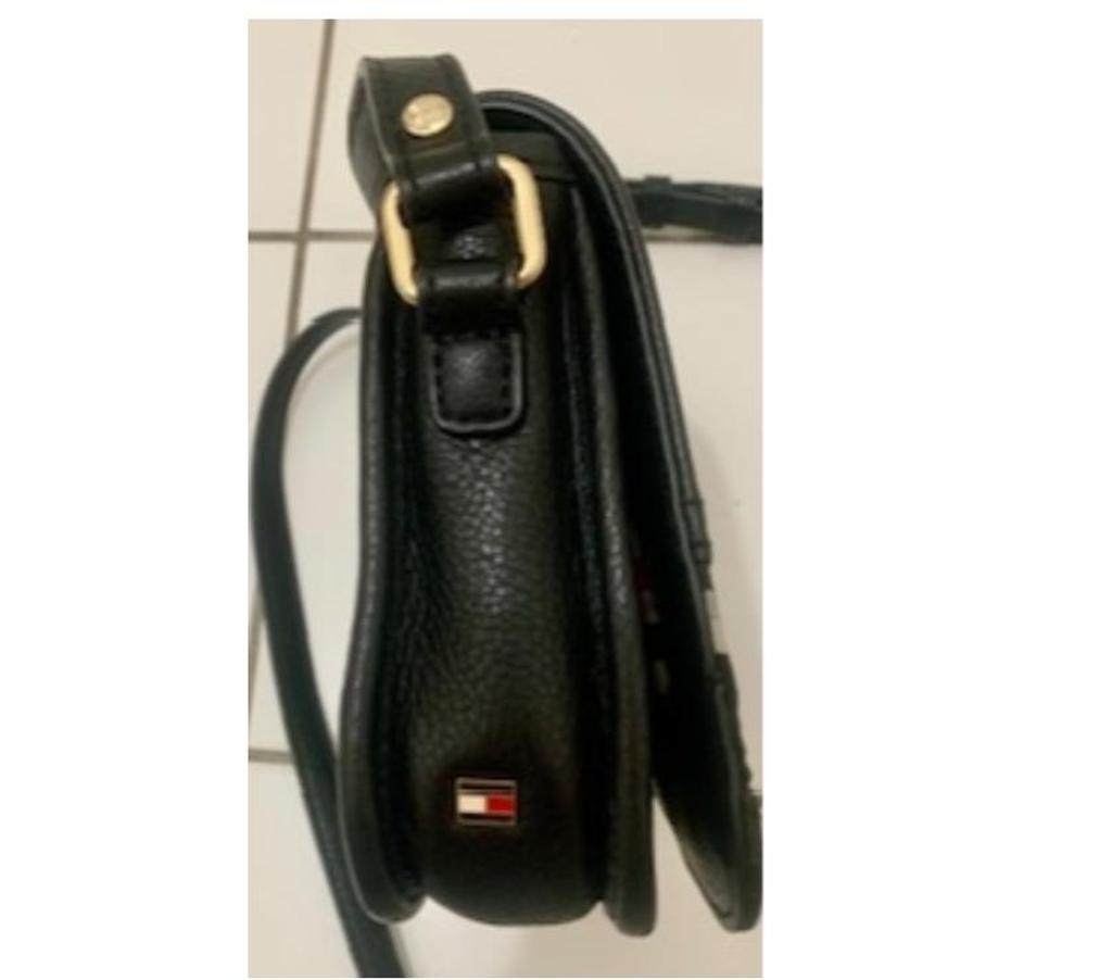 Accessoires - Bagagerie Val-de-Marne Villejuif - 94800 - Photos Vivastreet Sac bandoulière signature Tommy Hilfiger neuf.