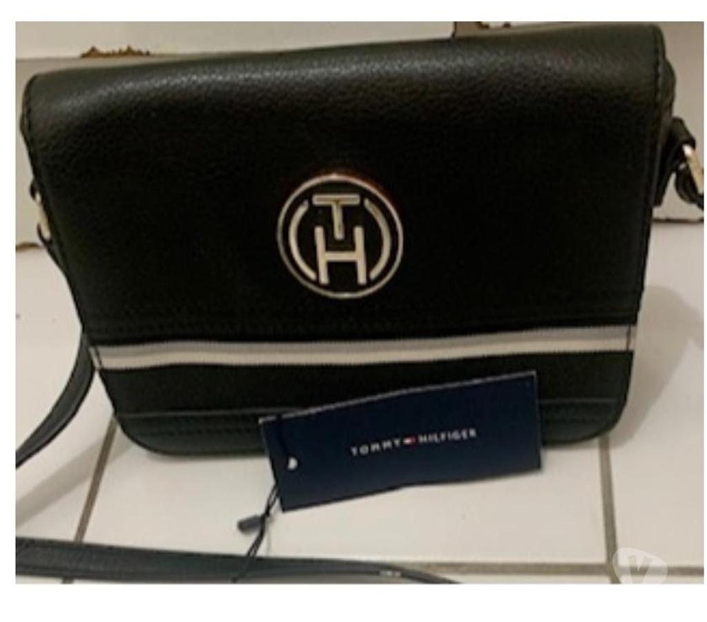 Accessoires - Bagagerie Val-de-Marne Villejuif - 94800 - Photos Vivastreet Sac bandoulière signature Tommy Hilfiger neuf.