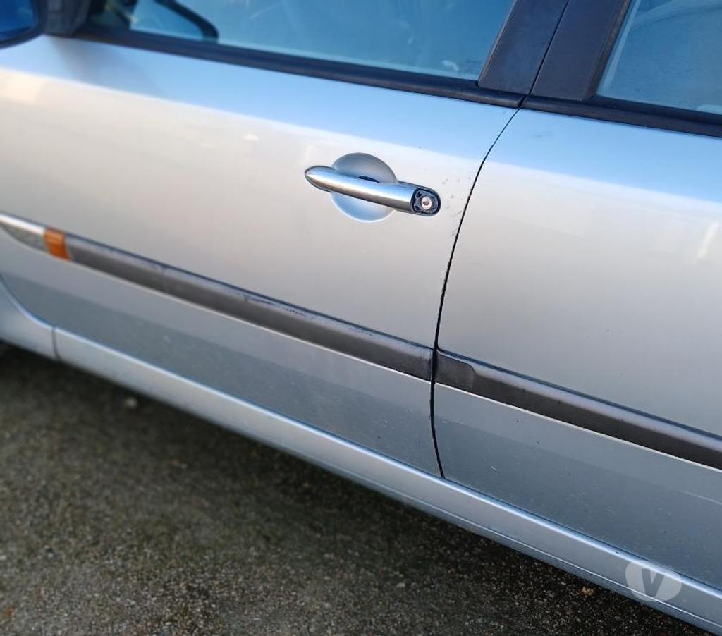 Voiture d'occasion Vienne Thurageau - 86110 - Photos Vivastreet Laguna2 2.2l DCI 150CV BA