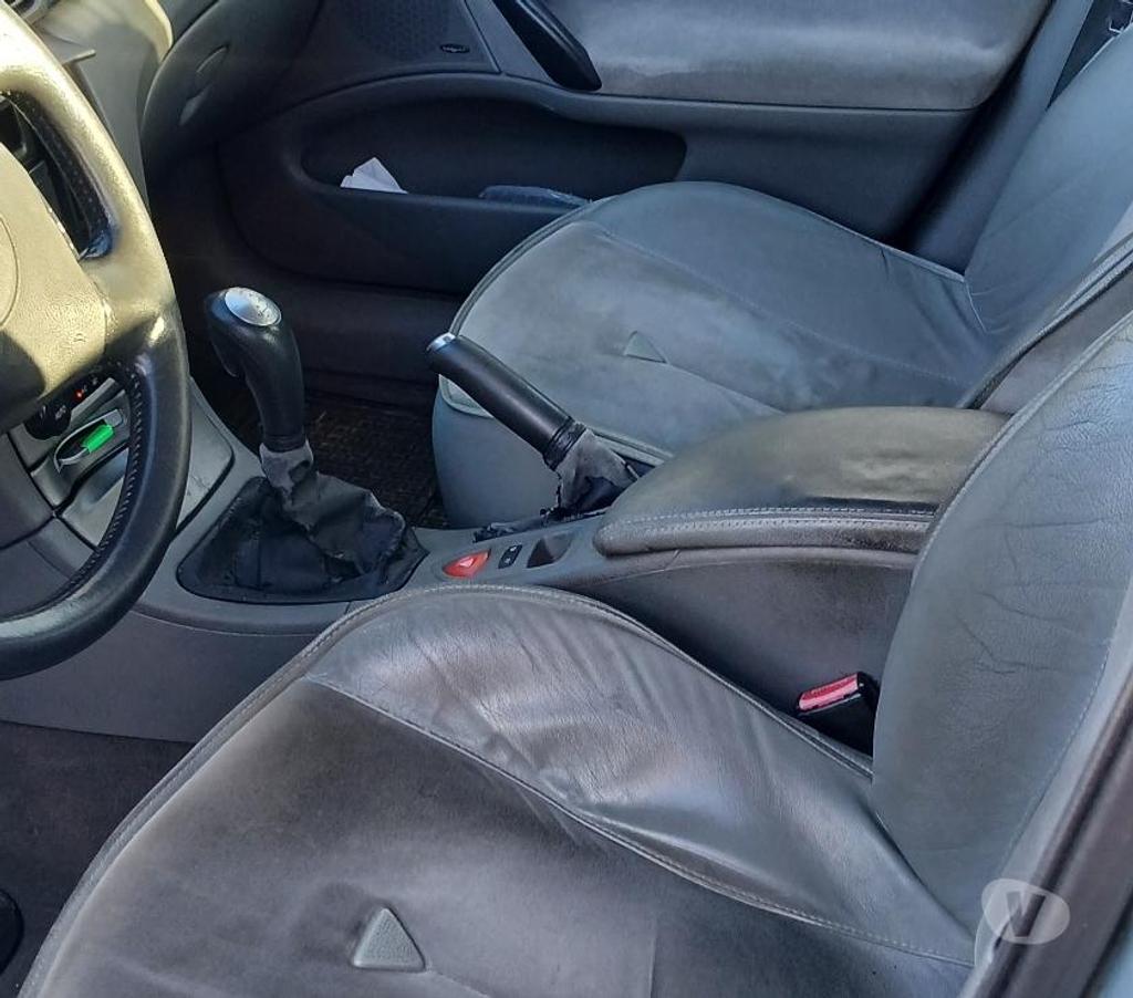 Voiture d'occasion Vienne Thurageau - 86110 - Photos Vivastreet Laguna2 2.2l DCI 150CV BA